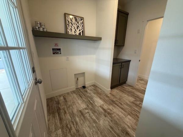 2025 71HIP28563CH25 Mobile Home