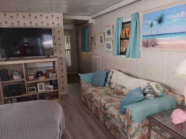 1990 Manufactured Home