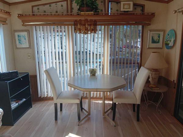 1990 Manufactured Home