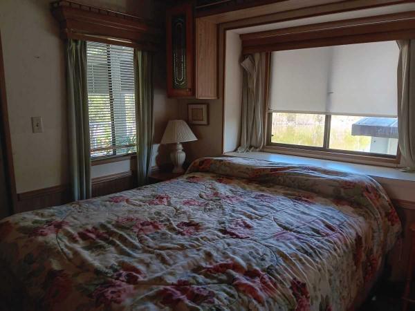 1990 Manufactured Home