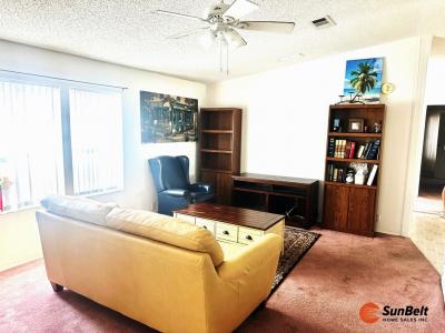 Photo 5 of 17 of home located at 812 New Hampshire Avenue Wildwood, FL 34785