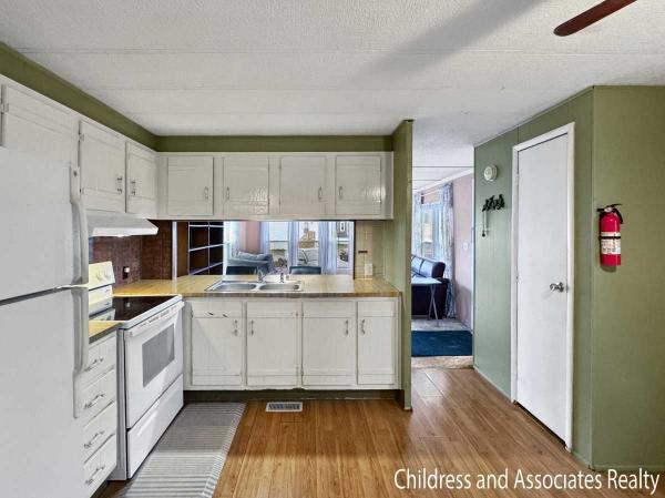 1976 VICTORIAN Mobile Home