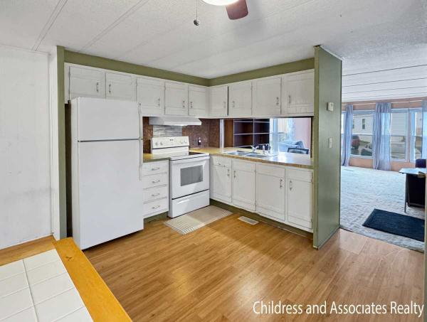 1976 VICTORIAN Mobile Home