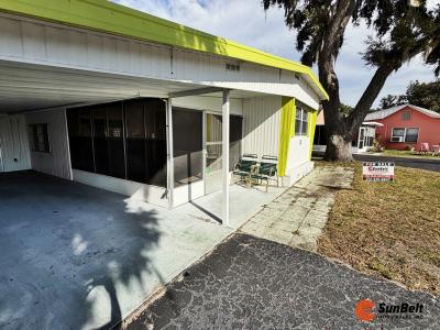 Photo 2 of 20 of home located at 10550 Holloway Drive, Lot 12 Leesburg, FL 34748