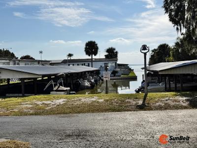 Photo 3 of 20 of home located at 10550 Holloway Drive, Lot 12 Leesburg, FL 34748