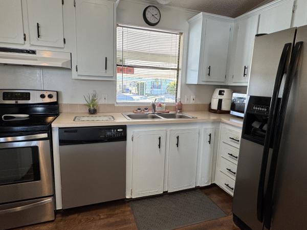 1989 DELO 2D10518AB Mobile Home