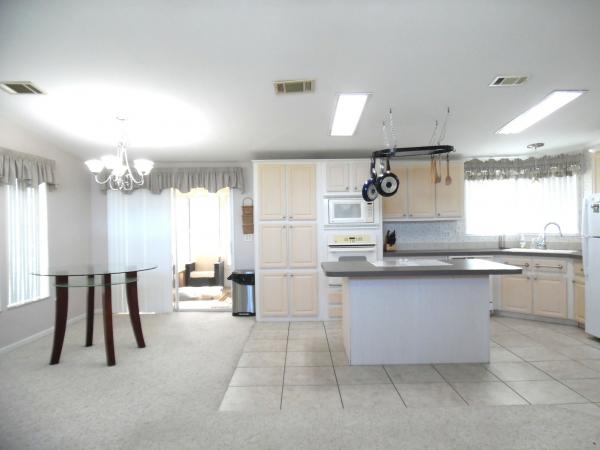 2005 Homes of Merit T17205 Mobile Home