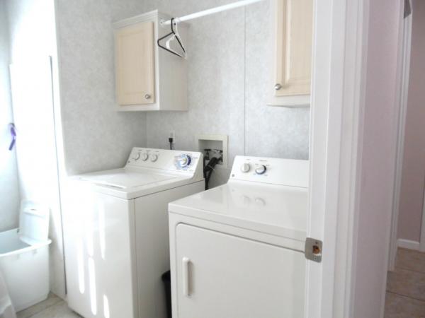 2005 Homes of Merit T17205 Mobile Home