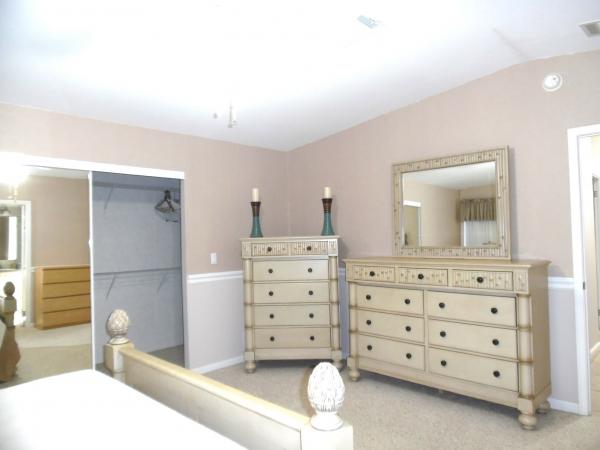 2005 Homes of Merit T17205 Mobile Home