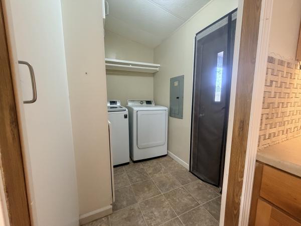 1985 Fleetwood Greenhill Mobile Home
