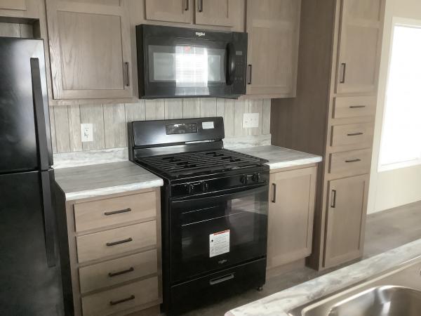 2024 Champion DAP1666H32212 Mobile Home