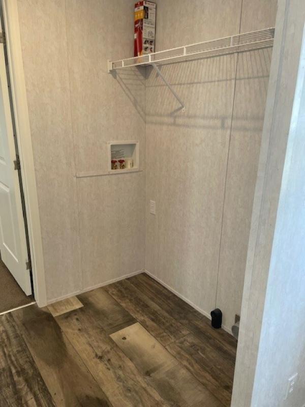 2022 Redman Homes 124 NWS-F-25206  Home