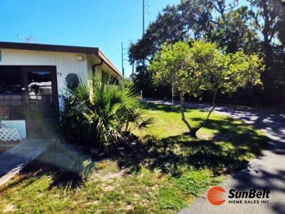 Photo 4 of 28 of home located at 36033 Emeralda Way, Lot F7 Leesburg, FL 34788