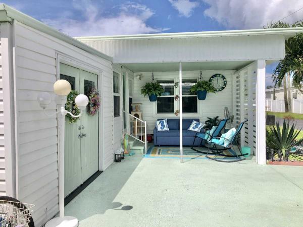 Photo 1 of 2 of home located at 712 52nd Avenue Drive West Bradenton, FL 34207