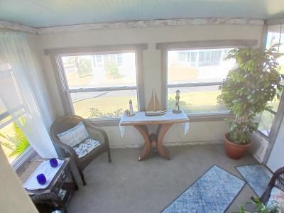 Photo 4 of 19 of home located at 808 52nd Avenue Plaza W Bradenton, FL 34207