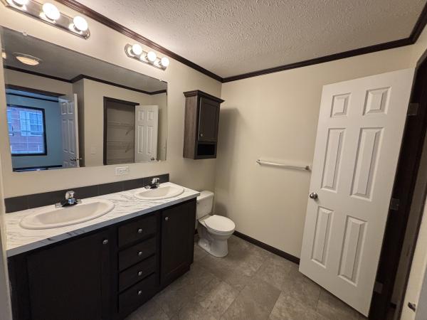 2019 CHAMPION RA2856201 Mobile Home