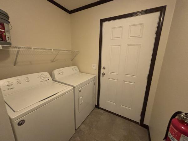 2019 CHAMPION RA2856201 Mobile Home