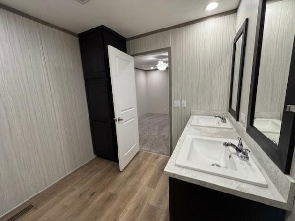 2025 Clayton 95PLH24483A Mobile Home