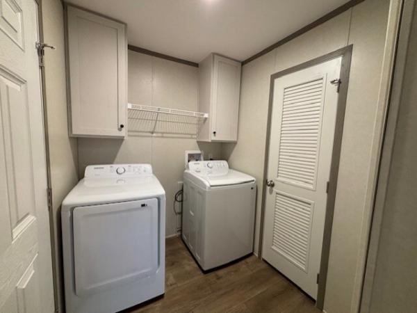 2025 Clayton 95PLH24483A Mobile Home
