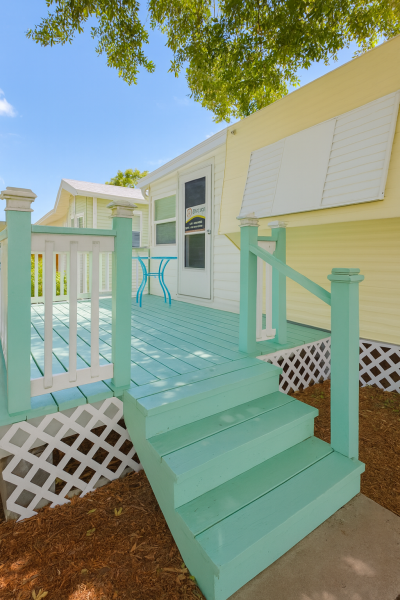 Photo 3 of 11 of home located at 6900 Ulmerton Rd Largo, FL 33771