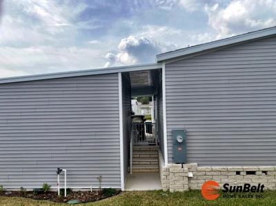 Photo 4 of 48 of home located at 643 Mickelson Way Lady Lake, FL 32159