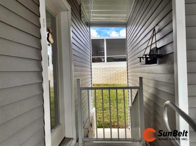 Photo 5 of 48 of home located at 643 Mickelson Way Lady Lake, FL 32159