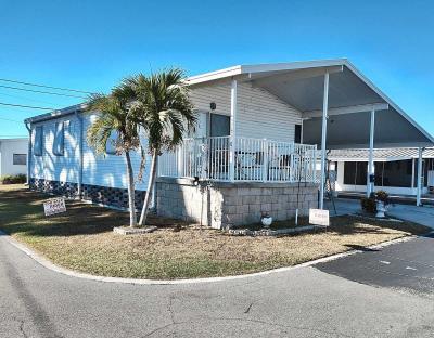 Photo 2 of 17 of home located at 370 53rd Ave N Saint Petersburg, FL 33703