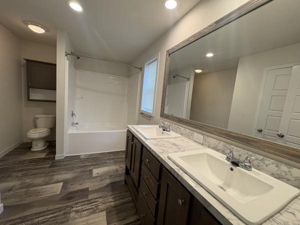 2020 Clayton 81SHN28523A Mobile Home