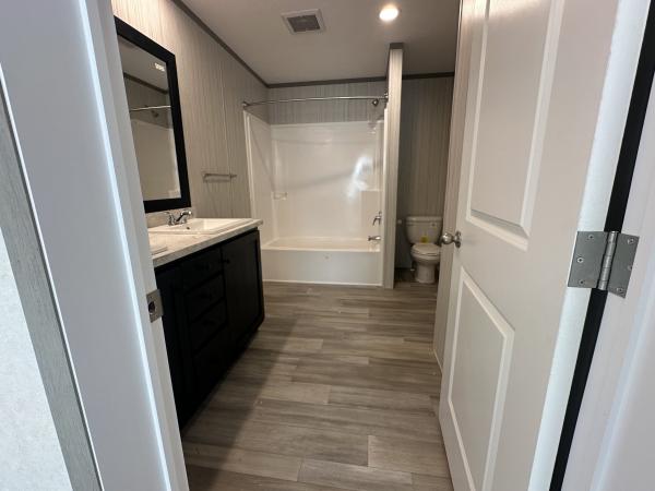 2025 Clayton 95PLH24523A (22.8x52) Mobile Home