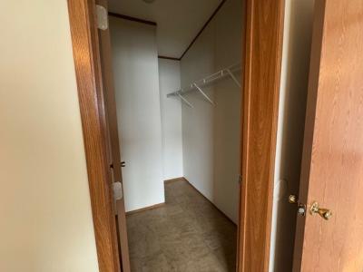 Photo 5 of 7 of home located at 28322 Oakwood Flat Rock, MI 48134