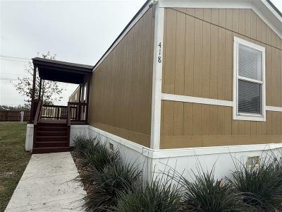 Mobile Home at 9605 W Us Highway 90 Lot #418 San Antonio, TX 78245