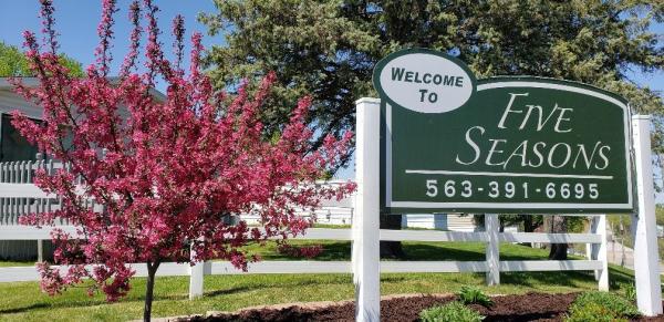 Photo 1 of 2 of home located at 5112 N Fairmount Street #140 Davenport, IA 52806