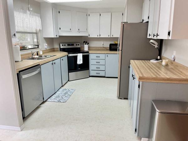 1984 Vic Manufactured Home