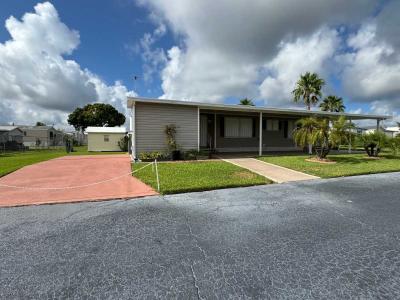 Photo 3 of 30 of home located at 412 Harmony Lane Frostproof, FL 33843