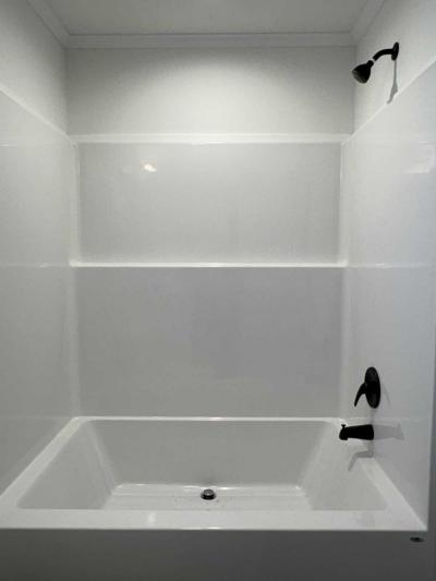 Photo 5 of 6 of home located at 2889 Stratford Drive Bay City, MI 48706