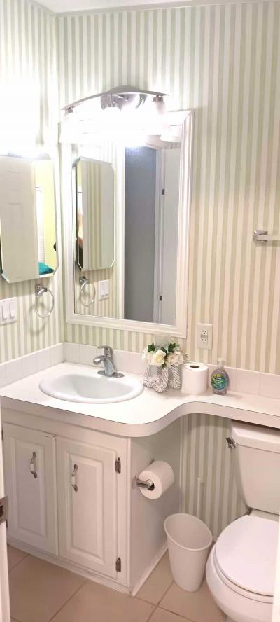 Photo 5 of 15 of home located at 9903 Cameron Ln Parrish, FL 34219