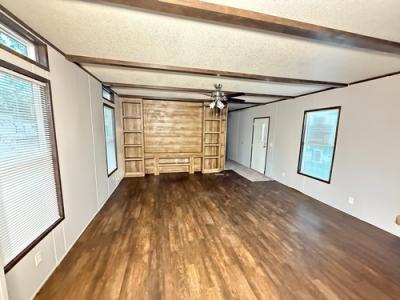 Photo 3 of 13 of home located at 22084 Ih-10 Vidor, TX 77662