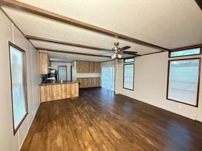 Photo 4 of 13 of home located at 22084 Ih-10 Vidor, TX 77662