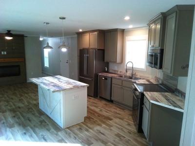 Photo 5 of 22 of home located at 3265 Us Hwy 78 Leeds, AL 35094