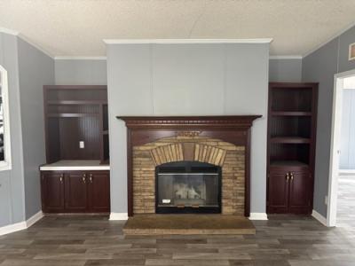 Photo 4 of 18 of home located at 2900 Loreauville Rd Lot 1 New Iberia, LA 70563