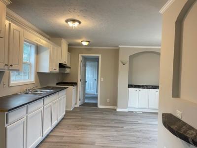 Photo 4 of 13 of home located at 6581 Crestline Rd Laurinburg, NC 28352