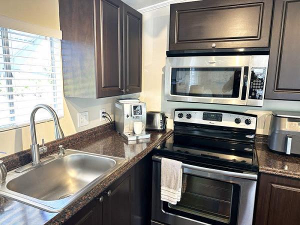 1986 Bays Manufactured Home