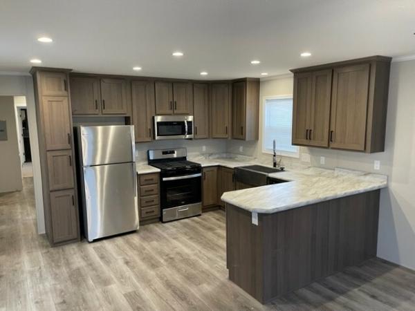 2023 Champion RA1680265 Mobile Home