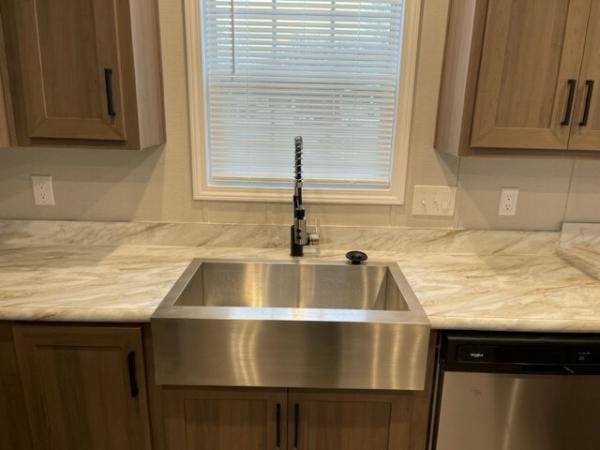 2023 Champion RA1680265 Mobile Home