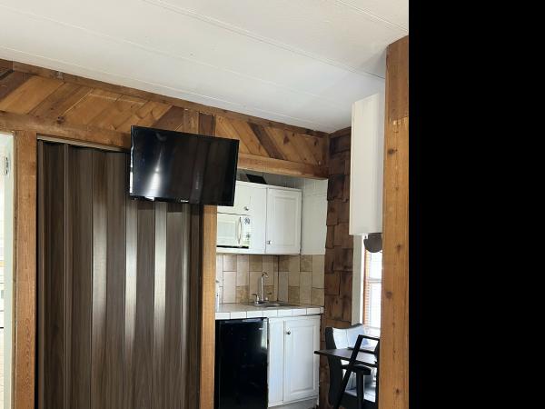 1975 HS 8763 Mobile Home