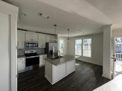 Photo 3 of 20 of home located at 508 Outer Drive Ellenton, FL 34222