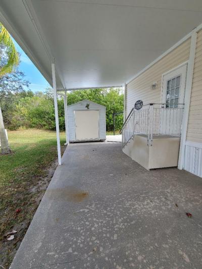 Photo 4 of 11 of home located at 12044 E. Sr 78 Lot 082 Moore Haven, FL 33471