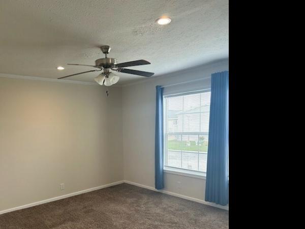 2019 Champion RA2860232 Mobile Home