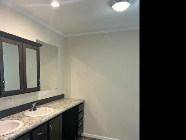 2019 Champion RA2860232 Mobile Home