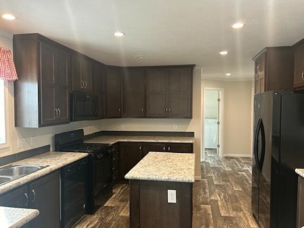 2019 Champion RA2860232 Mobile Home